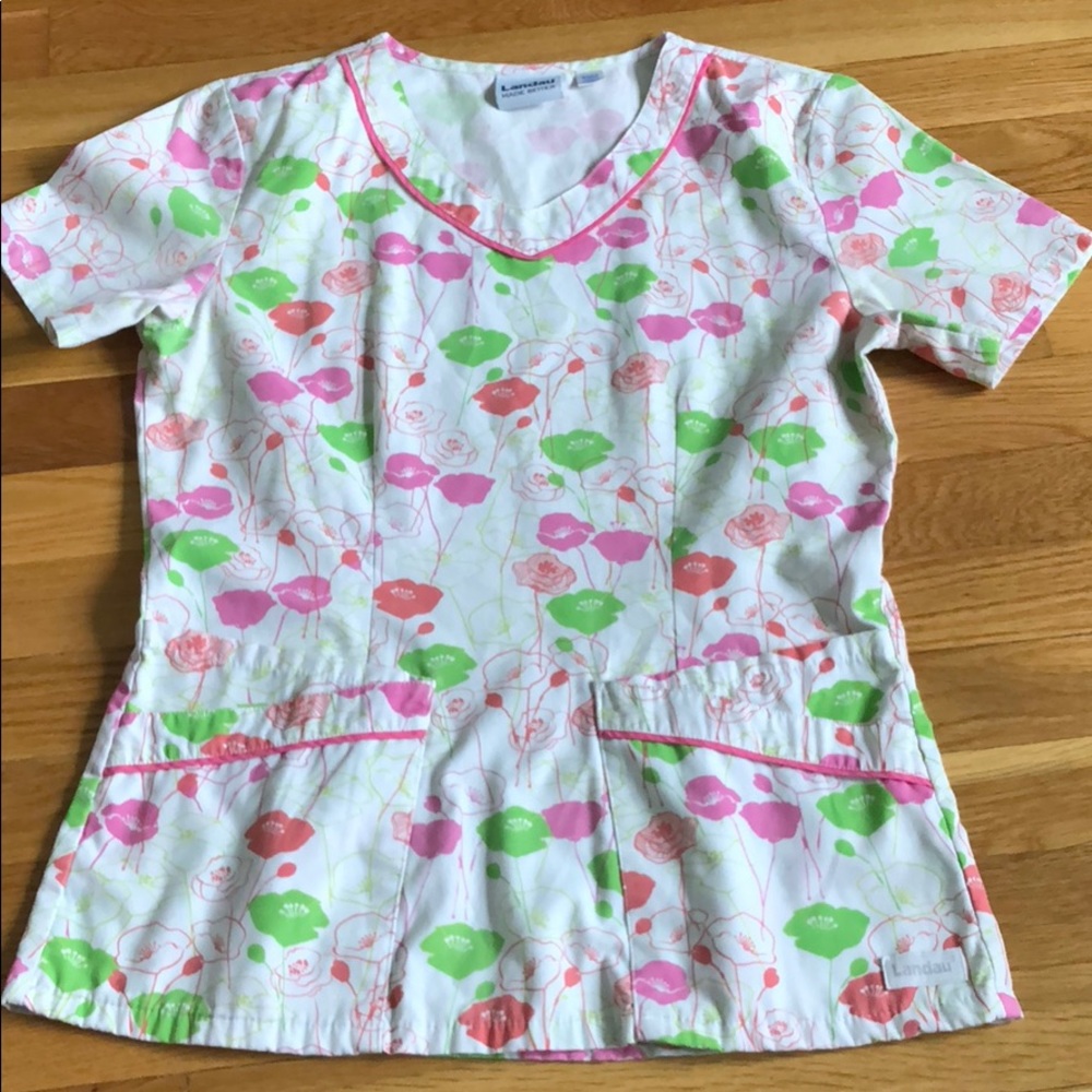 Landau scrub top